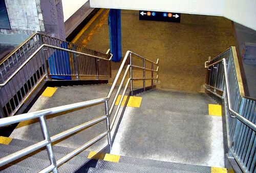 kasus perusahaan terbaru tentang Baja Tahan Karat Pegangan Tangga untuk Stasiun Transit