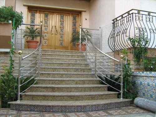 kasus perusahaan terbaru tentang WinscoMetal Custom Stainless Steel Cable Railing Project for Residential Outdoor Staircase