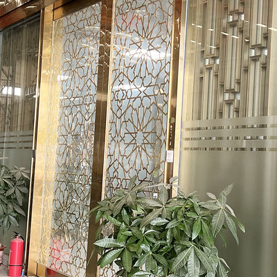 Partisi Layar Stainless Steel Warna PVD Pembagi Ruang Tamu Dengan Kaca Tempered