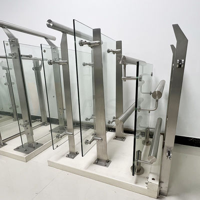 Grade 201 304 316 Kolom Railing Fabrikasi Logam Stainless Steel Untuk Pagar Tangga