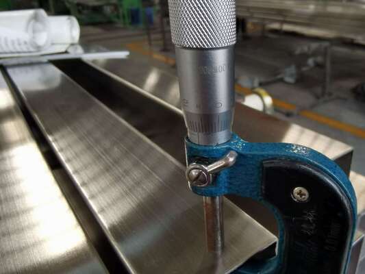 Paduan baja austenit tahan panas tinggi untuk kaca tebal 12 mm dan 24 mm