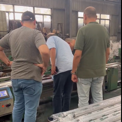 304L Stainless Steel Tube Mirror Polished Round Square Rectangular Pipe dengan Panjang Disesuaikan untuk Dekorasi Bangunan Genggam
