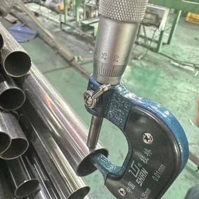 304L Stainless Steel Tube Mirror Polished Round Square Rectangular Pipe dengan Panjang Disesuaikan untuk Dekorasi Bangunan Genggam