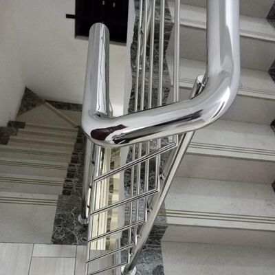 1.2mm 1.5mm Ketebalan 201 304 316 Grade Mirror Satin Permukaan 15.9mm OD Stainless Steel Handrail Siku 55mm Panjang busur