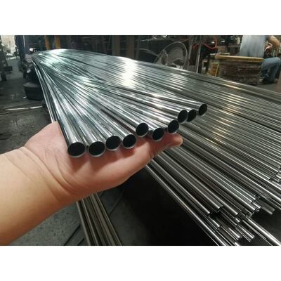 Tabung dan Pipa Stainless Steel Poles Cerah dalam Bentuk Bulat dan Persegi AISI 201 304 dari Produsen